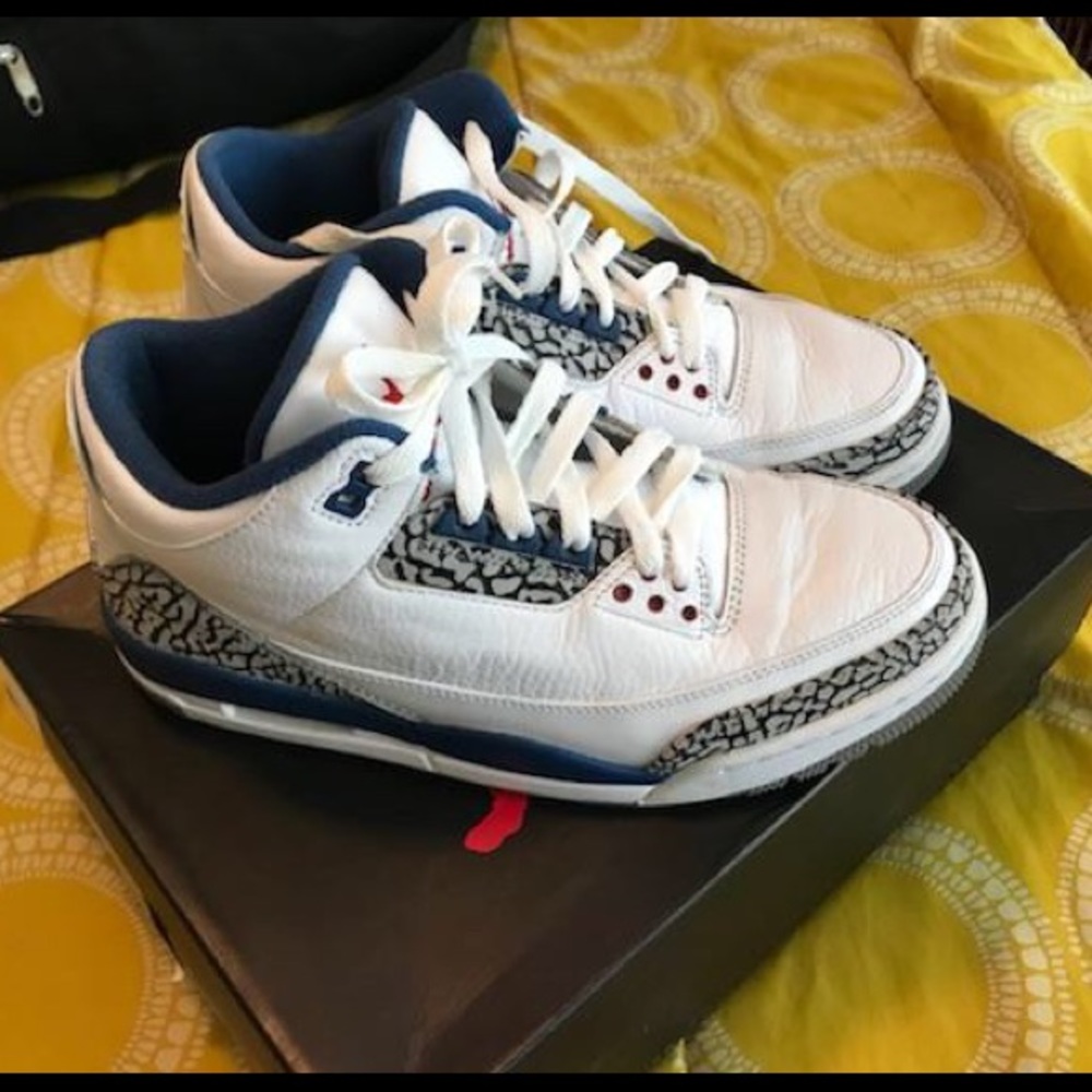 Air Jordan retro 3’s Men’s size 8